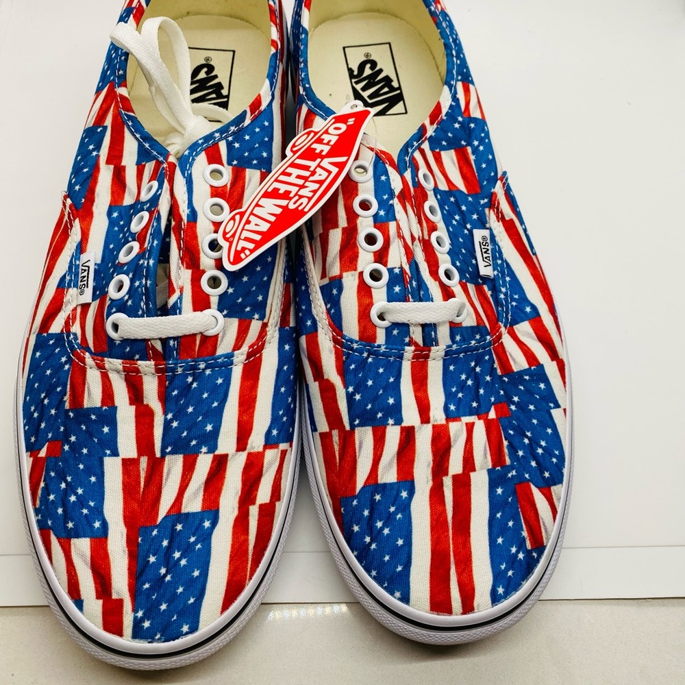 🇺🇲🎆🎇NEW Vans Canvas Sneakers Free Flag Red/True White 🇺🇲 Men’s Size 13